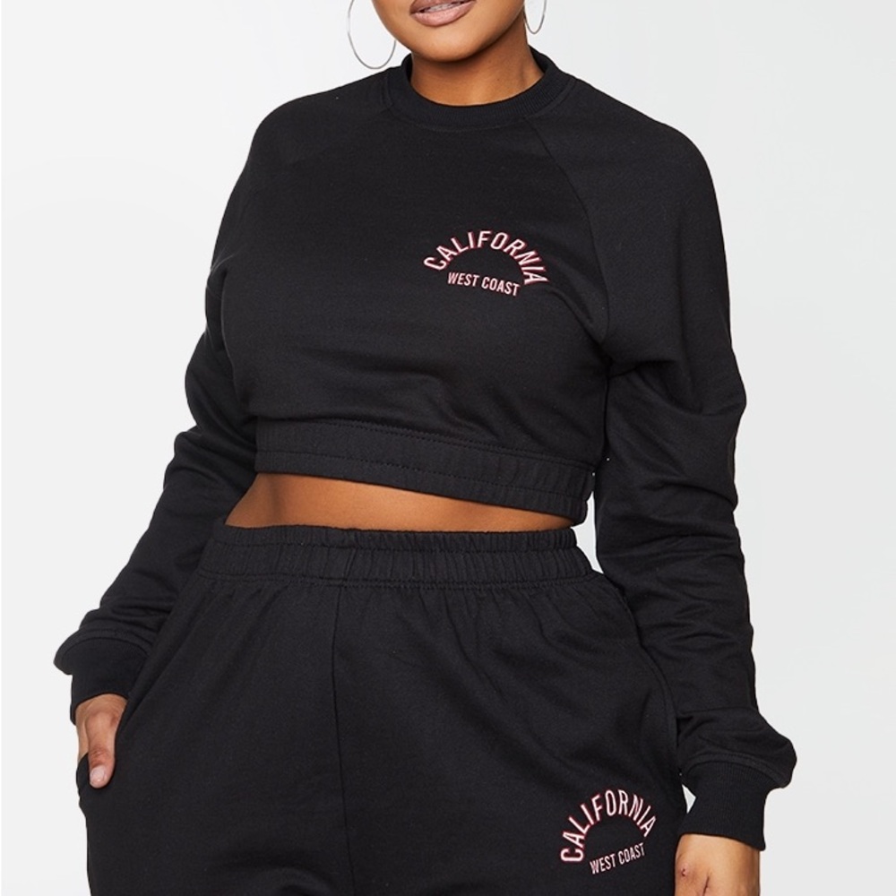 PrettyLittleThing Black California Crop Sweatshirt